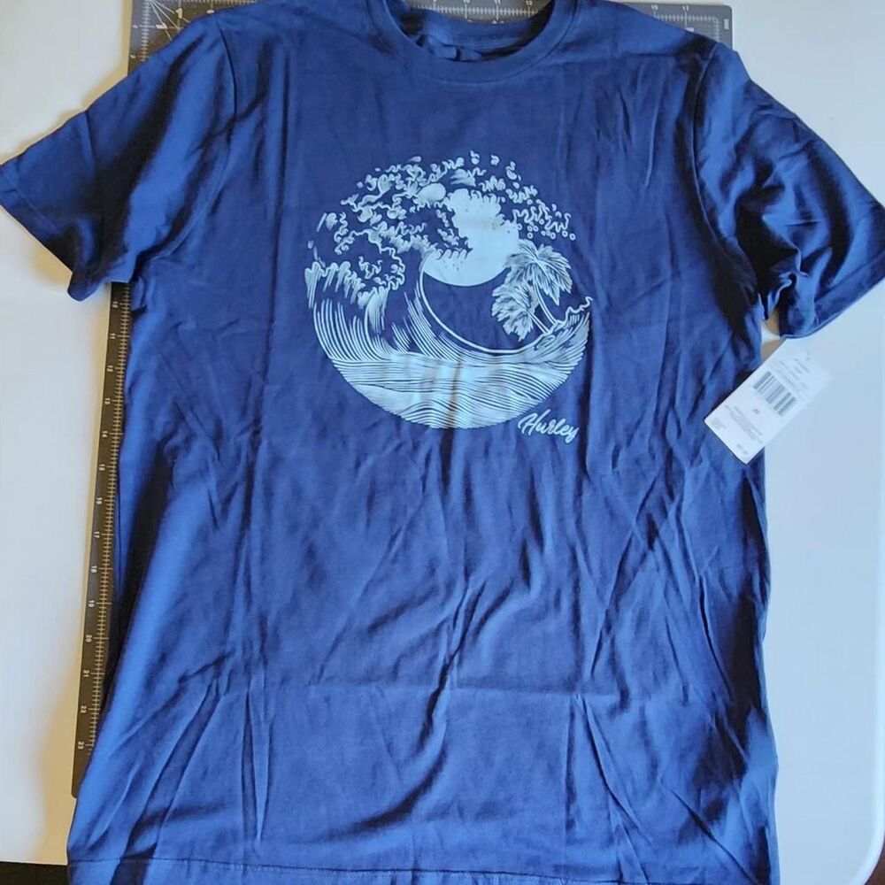 Hurley Women's Blue and Navy T-shirt